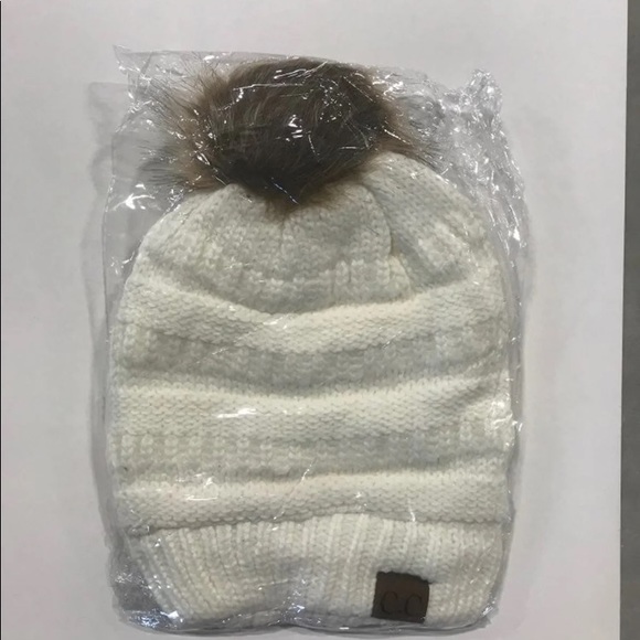 CC POM POM STYLE BEANIE - Picture 4 of 4